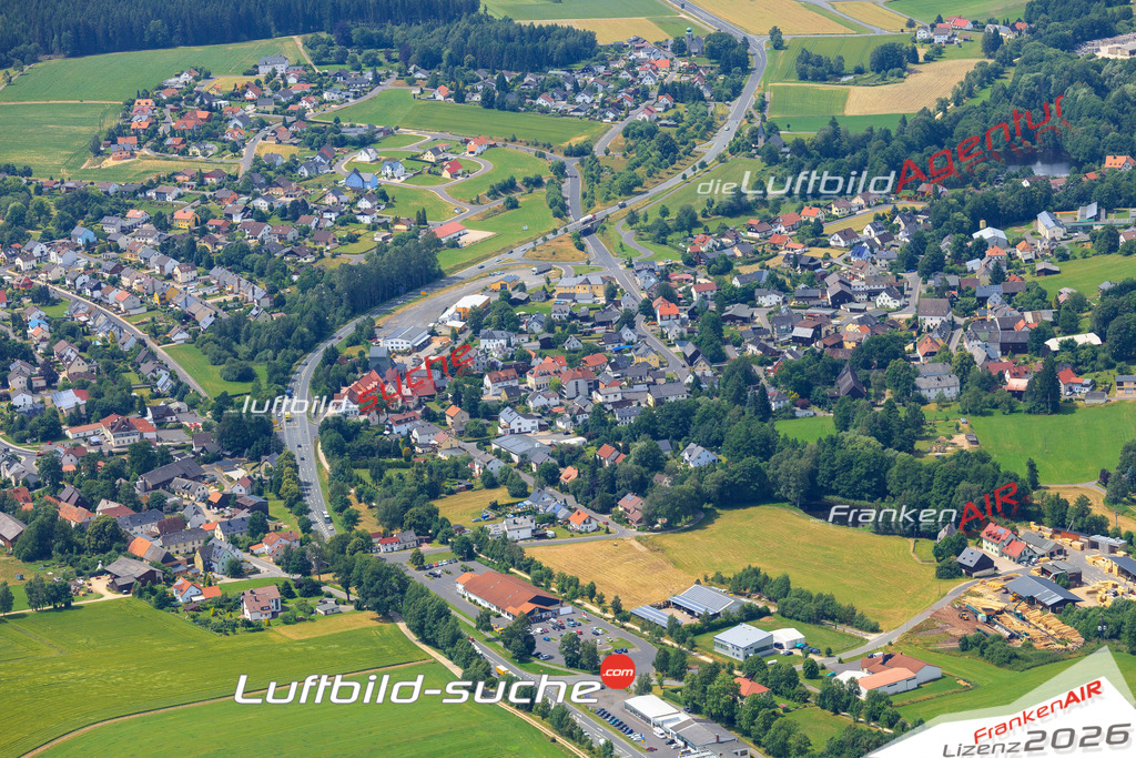 Die Luftaufnahme der Stadt Tröstau wurde vom UL-Flugzeug heraus erstellt ( keine Drohne )- hohe Auflösung für beste Qualität