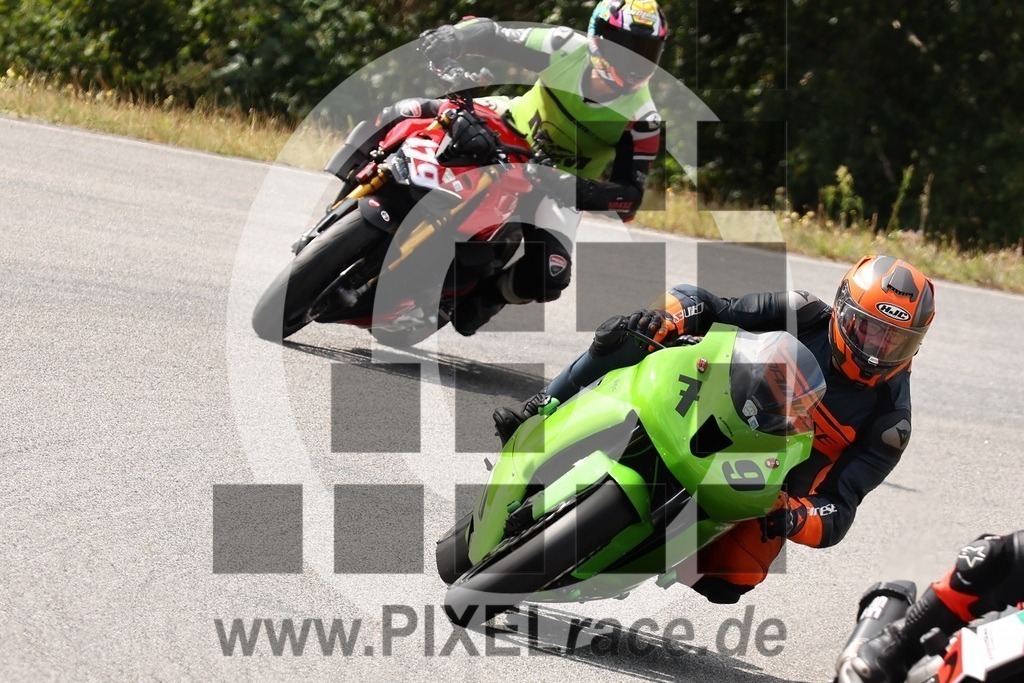 0079-20240803_02514 | Schöne Erinnerungen an spannende Momente - das festzuhalten ist unser Job. PIXELrace.de ist seit 2003 auf den Rennstrecken Europas unterwegs um die Action draußen beim Fahren und die wunderbare Stimmung imm Fahrerlager für euch einzufangen.