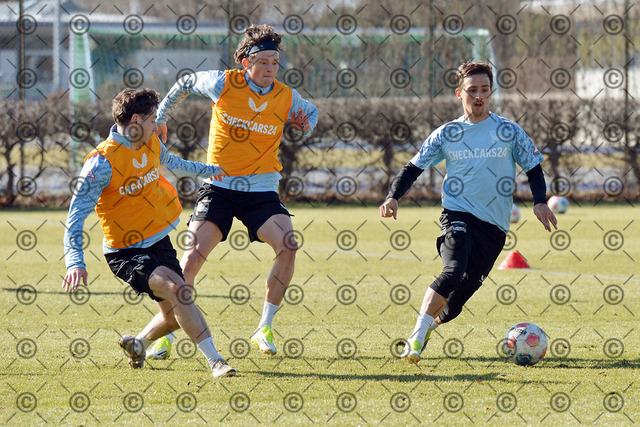 RGE_8237b | Hertha BSC, 2.Bundesliga, Herren, Training auf dem Gebhardt-Platz, Saison 2025/26,  von li. Leon Jensen ( Hertha BSC ), Fabian Reese ( Hertha BSC ), Michal Karbownik ( Hertha BSC ),  04.03. 2026, Fotograf: Ralf Gebhardt - Realisiert mit Pictrs.com