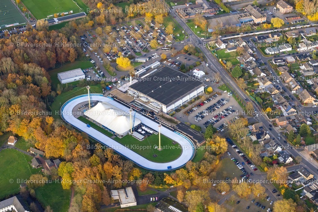 Luftbild Grefrath-5777 | Luftbildfotografie Winterlich weiß strahlender Eisbelag des Grefrather EisSport &amp; EventPark in Grefrath im Bundesland Nordrhein-Westfalen, Deutschland - Realisiert mit Pictrs.com
