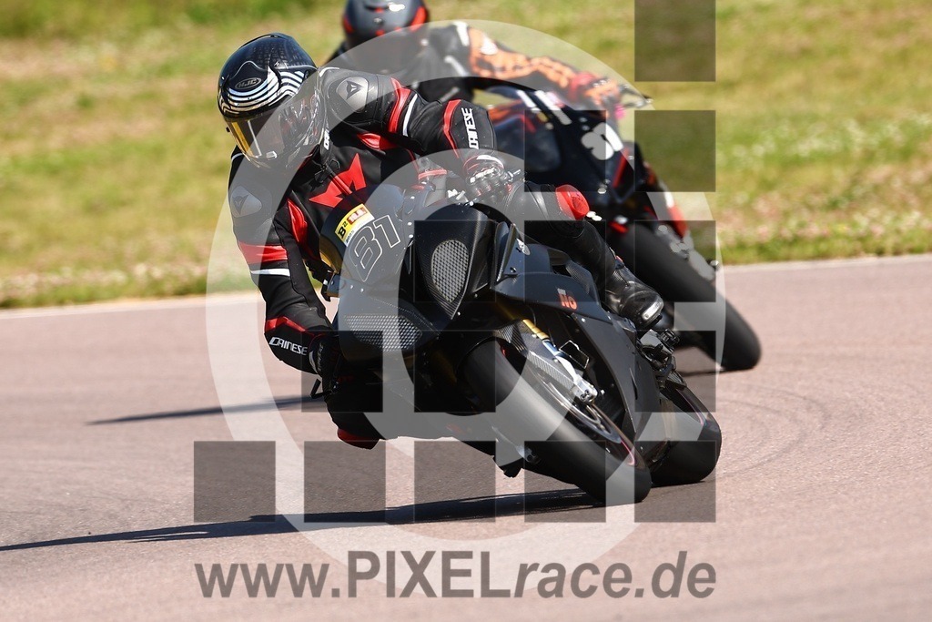 0081-20250619_03582 | Schöne Erinnerungen an spannende Momente - das festzuhalten ist unser Job. PIXELrace.de ist seit 2003 auf den Rennstrecken Europas unterwegs um die Action draußen beim Fahren und die wunderbare Stimmung imm Fahrerlager für euch einzufangen.