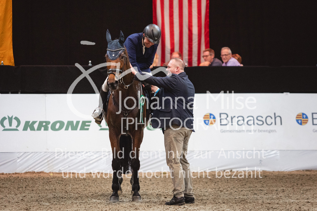 231028_Oldenburg_S1-Spr_Amateure-242 | Deine schönsten Turniermomente als professionelle Fotos! Entdecke hochwertige Pferdesport-Fotografie im Online-Shop. Jetzt Fotos finden & bestellen!
