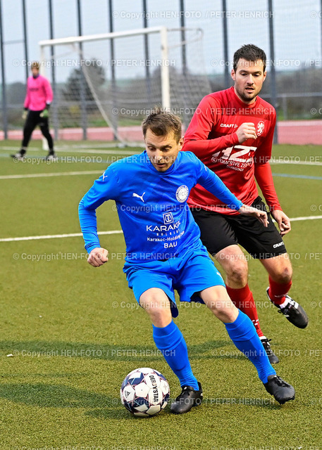 20221204-8268-fuba-ora-tsgda-HENFOTO | 04.12.2022 Fussball Kreisliga A Darmstadt Saison 2022 2023 Männer 20221204 FC Ober-Ramstadt - TSG Darmstadt (2:3) v. li. Roman Klapchuk (3 Ober-Ramstadt) Tobias Katz (4 TSG) (Foto: Peter Henrich) - Realisiert mit Pictrs.com