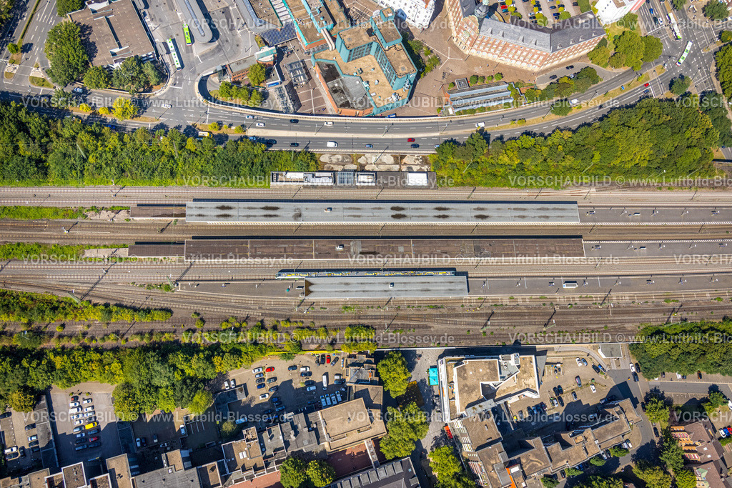 Gelsenkirchen240809096GE-Sued | Luftbild, City und Hbf Hauptbahnhof mit Einkaufszentrum Bahnhofsvorplatz, Hochhaussiedlung Bochumer Straße, Neustadt, Gelsenkirchen, Ruhrgebiet, Nordrhein-Westfalen, Deutschland