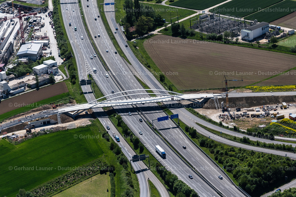 4045582 | STUTTGART 31.05.2021 Baustelle zum Neubau des Brückenbauwerkes der Stadtbahnlinie U6 über die Autobahnstrecke der BAB A8 in Stuttgart im Bundesland Baden-Württemberg, Deutschland. Weiterführende Informationen bei: Adam Hörnig Baugesellschaft mbH &amp; Co. KG,  MCE GmbH,  SBP GmbH,  Stuttgarter Straßenbahnen AG (SSB),  Sweco GmbH. // New construction of the bridge structure the U6 urban railway line over the A8 motorway in Stuttgart in the state Baden-Wuerttemberg, Germany. Further information at: Adam Hoernig Baugesellschaft mbH &amp; Co. KG,  MCE GmbH,  SBP GmbH,  Stuttgarter Strassenbahnen AG (SSB),  Sweco GmbH. Foto: Gerhard Launer