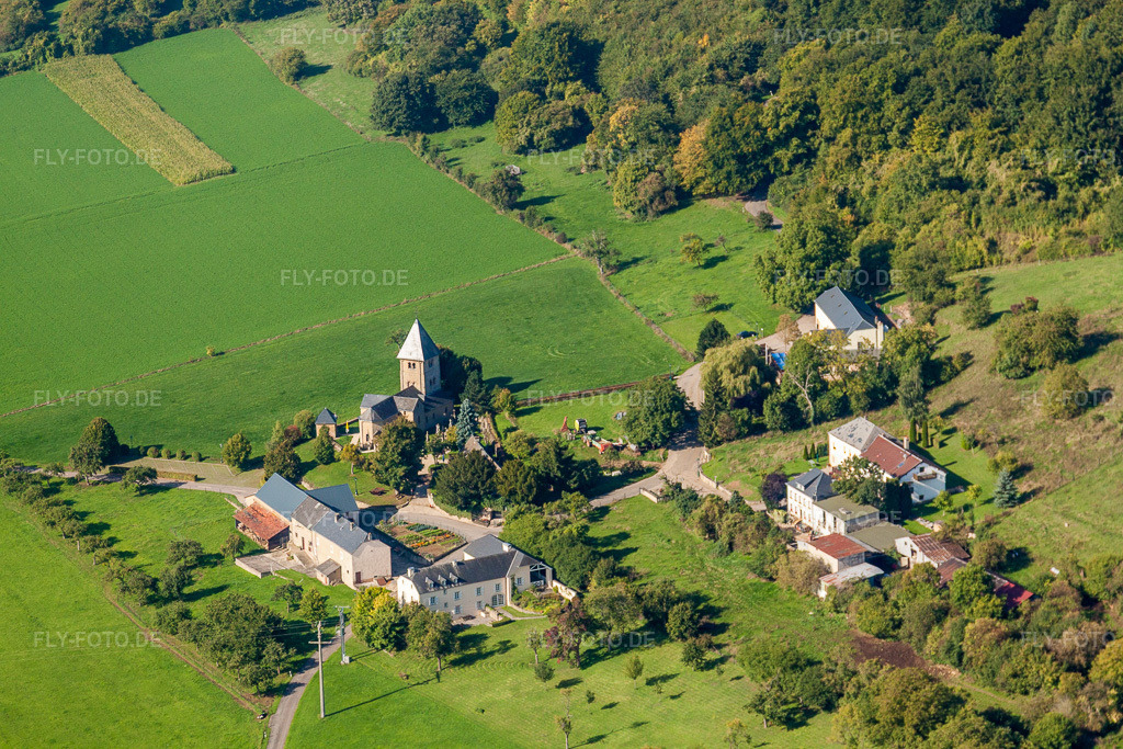 Luftbild: Kapelle Kapell Giischterklaus in Giischterklaus in Distrikt Greiwemaacher in Girsterklaus im Bundesland Echternach in Luxemburg. Foto: IMG_33637.jpg vom 11.09.2010 durch Werner Riehm/FLY-FOTO.de