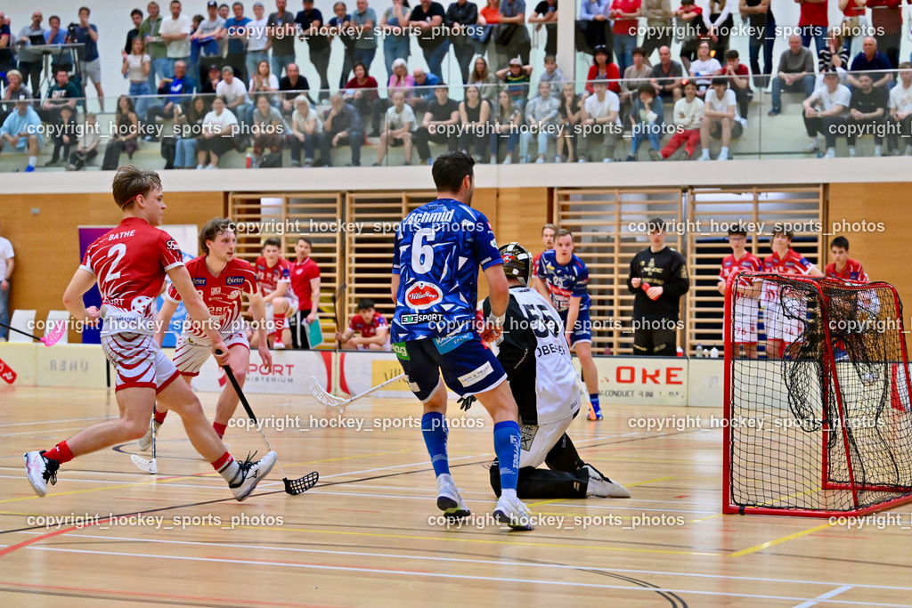 VSV Unihockey vs. KAC Floorball | Tor VSV Unihockey, #2 Mitja Beuthe KAC Floorball, #6 Timo Schmid VSV Unihockey, #55 Maximilian Obereder KAC Floorball, VSV Unihockey vs. KAC Floorball, VSV Unihockey vs. KAC Floorball am 12.04.2025 in Villach (Ballspielhalle St. Martin), Austria, (Photo by Bernd Stefan)