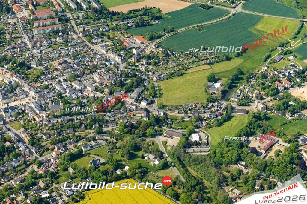 Das Luftbild der Stadt Treuen wurde 2022 vom Flugzeug heraus erstellt (keine Drohnen-Aufnahmen) Aufnahmehöhe ca.450 Meter- hohe Bildauflösung und Druck-Qualität. Garantiert!