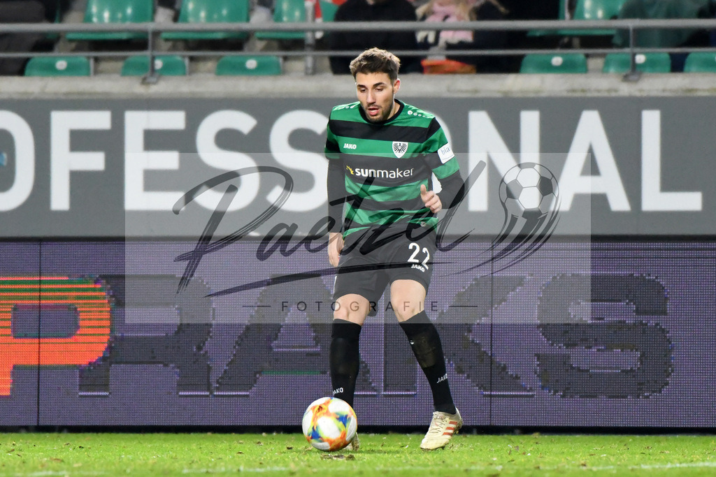 20200214_SCPFWK_0068 | Fussball, Herren: Okan Erdogan (SC Preussen Muenster) in Aktion, am Ball, Einzelaktion waehrend des Spiels der 3. Liga zwischen SC Preussen Muenster und FC Wuerzburger Kickers im Preussenstadion am 14.02.2020 in Muenster, Deutschland.DFB / DFL REGULATIONS PROHIBIT ANY USE OF PHOTOGRAPHS AS IMAGE SEQUENCES AND/OR QUASI-VIDEO. - Realisiert mit Pictrs.com