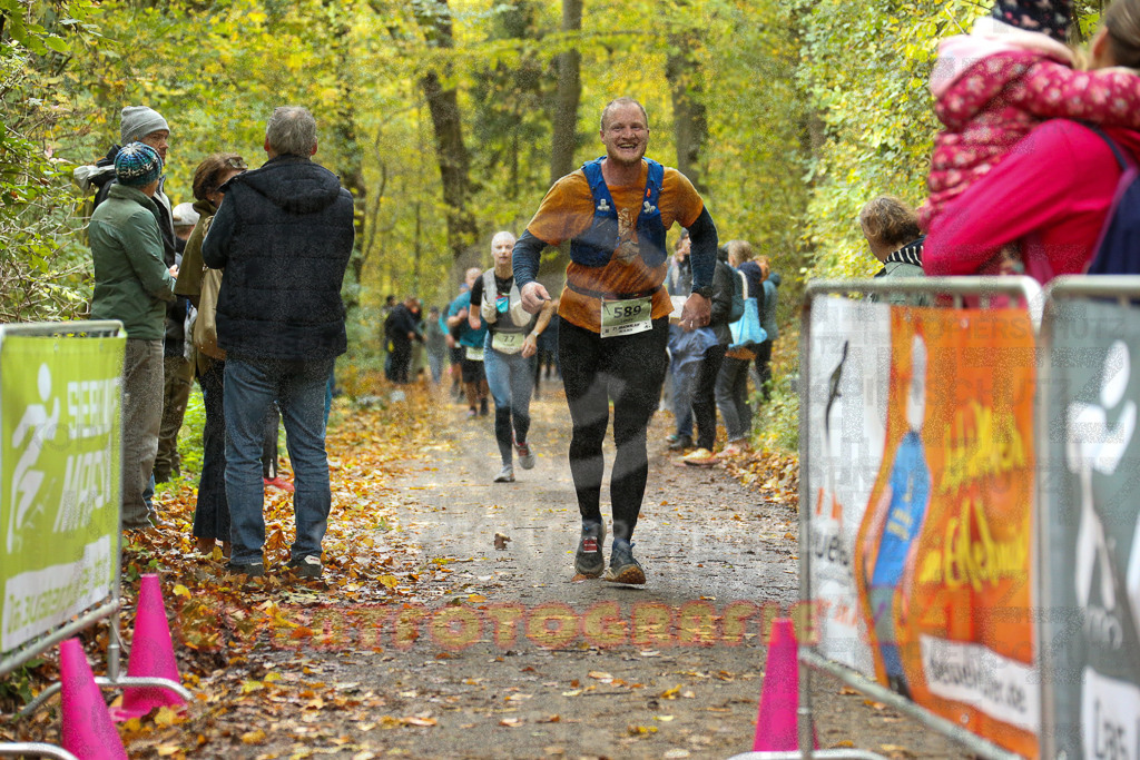 251026_1314_EX1_2954 | Sportfotografie im Rhein-Sieg Kreis, Köln, Bonn, NRW, Rheinland Pfalz, Hessen, etc. Unser Tätigkeitsfeld umfasst den Laufsport vom Volkslauf über den Marathon, Duathlon, Triathon bis zum Ultralauf wie Kölnpfad Ultra oder Schindertrail.