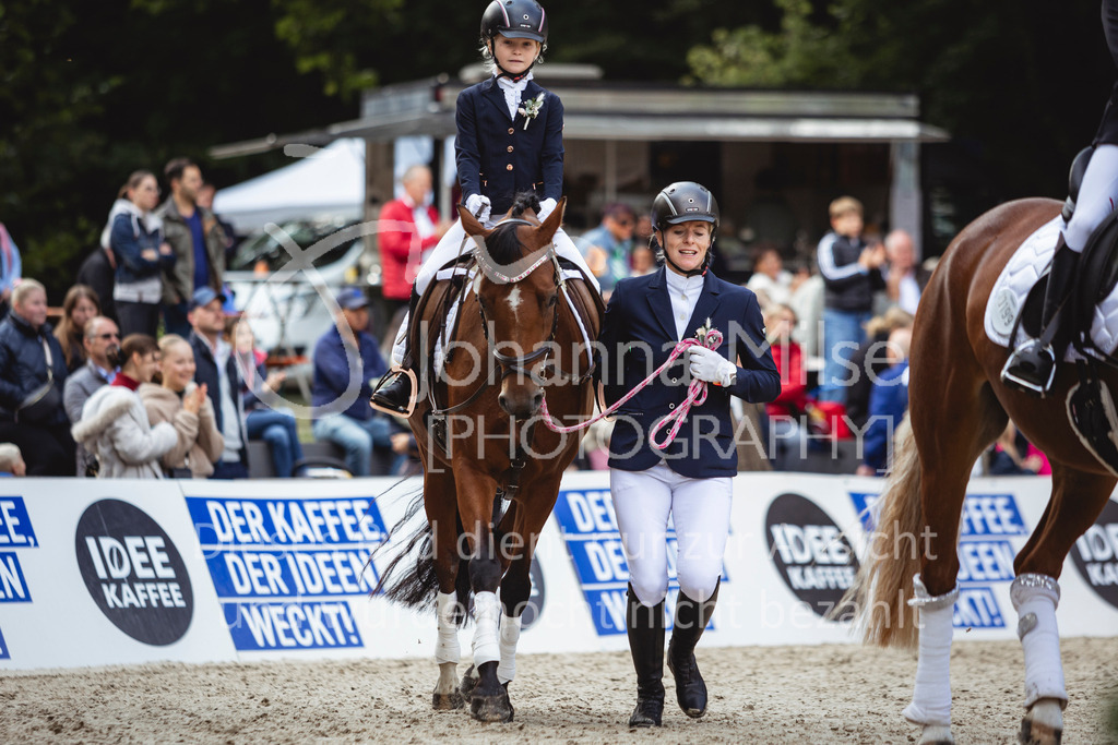 240915_OWLCh_FuehrzuegelWB-623 | Deine schönsten Turniermomente als professionelle Fotos! Entdecke hochwertige Pferdesport-Fotografie im Online-Shop. Jetzt Fotos finden & bestellen!