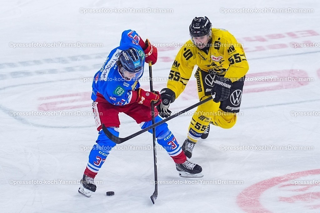 xYDRx30112501066 | 30.11.2025, xydrx, Eishockey, DEL2, Düsseldorfer EG - Krefeld Pinguine, PSD Bank Dome Düsseldorf: Lenny Boos (Düsseldorfer EG #37) im Zweikampf gegen Davis Vandane (Krefeld Pinguine #55)Photo: xYannisxDreimannxPressefotoKochx