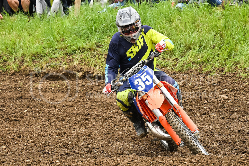 Motocross Schlatt bei Winterthur - 30. April 2023 | #35 Keller Alfons aus Unteriberg (CH) auf KTM 2 TAKT in der Kategorie Senioren am Motocross Schlatt bei Winterthur, 30. April 2023. 
Instagram: @mx_schlatt | @mc_wila | @sam_schweiz
Bild: Sportfotografie Markus Aeschimann | www.markus-aeschimann.ch - Realisiert mit Pictrs.com
