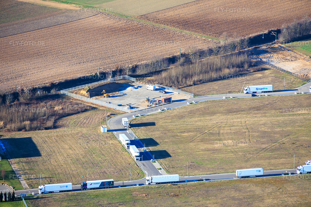 Luftbild: Industriegebiet im Im Speyerer Tal in Wörth am Rhein im Bundesland Rheinland-Pfalz in Deutschland. Foto: IMG_152667.jpg vom 31.12.2025 durch Werner Riehm/FLY-FOTO.de