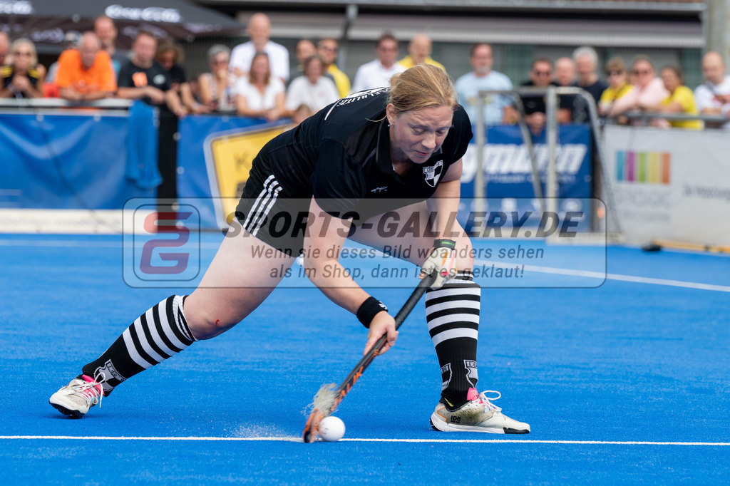 SFE_20240818_0244 | Krefeld, Deutschland, 18.08.2024:  European Cup for Recreational Hockey Players im KTHC Stadion Rot-Weiss Köln Tennis and Hockey Club am 18.08.2024 in Krefeld, Deutschland. (Foto von Stephan Fehrmann)Krefeld, Germany, 18.08.2024: European Cup for Recreational Hockey Players in KTHC Stadion Rot-Weiss Köln Tennis and Hockey Club at 18.08.2024 in Krefeld, Deutschland. (Foto from Stephan Fehrmann)