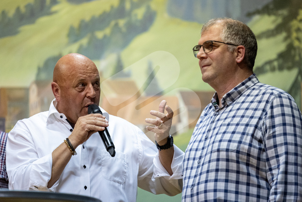 SKE100J_4804 | Die Schwinger des Schwyzer Kantonalen Schwingerverbandes: Fotos, die Dynamik und Leidenschaft festhalten, sowie emotionale Momente aus dem traditionellen Schwingsport zeigen. - Realisiert mit Pictrs.com