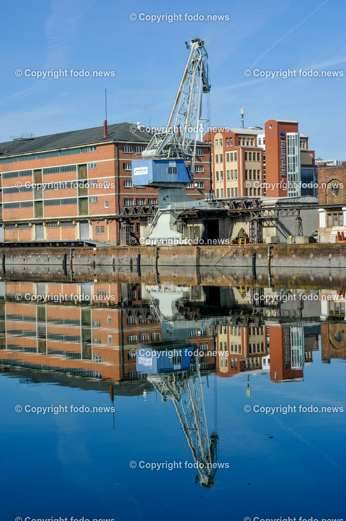 Deutschland_ Baden-Wuerttemberg_ Karlsruhe_ 20.02.2025-31 | 20.02.2025, Deutschland, GER, Baden-Wuerttemberg, Karlsruhe im Bild Themenbild, Stadtansichten, RheinhafenDie Rheinhaefen Karlsruhe sind die Binnenhaefen der Stadt Karlsruhe, am Oberrhein, Baden-Wuerttemberg: Quelle Wikipedia