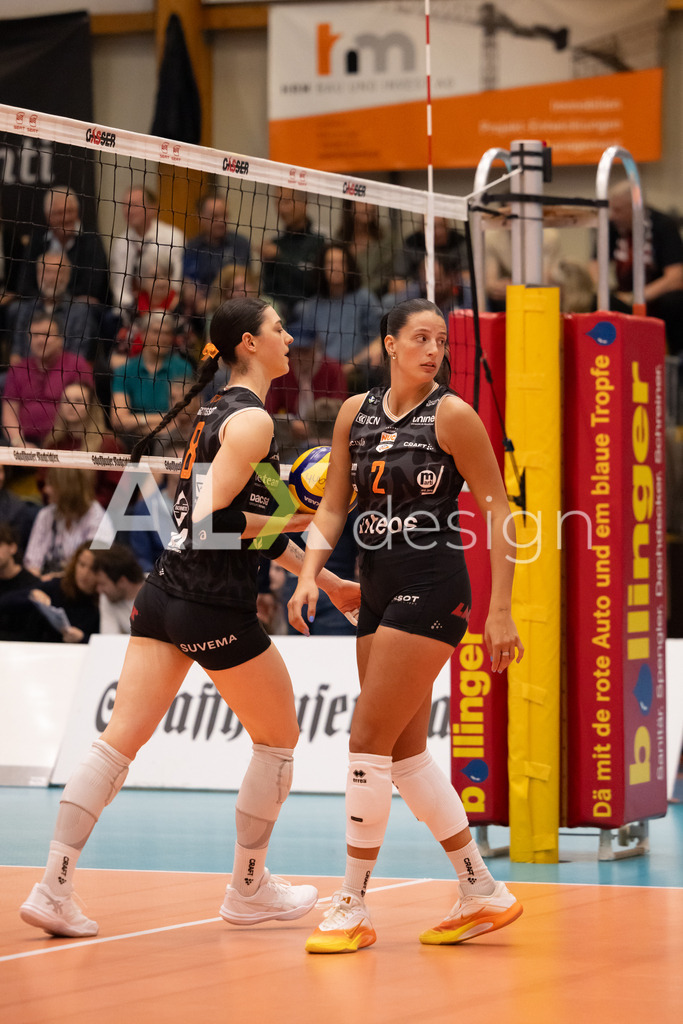 Volleyball I Frauen I Saison 2025-2026 I Volleyball NLA | Women I  Playoffs Finals 2/5 I  VC Kanti Schaffhausen - viteos NUC I  10.04.2026 | 2 Natalie Hayward (USA) (Viteos NUC) – Zuspiel - Realisiert mit Pictrs.com