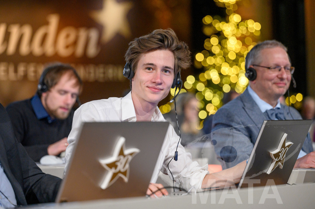 _DWI5937 | Adrian Bräunig bei '30 Jahre Sternstunden-Gala 2023' in der Frankenhalle. Nürnberg, 15.12.2023 - Realisiert mit Pictrs.com