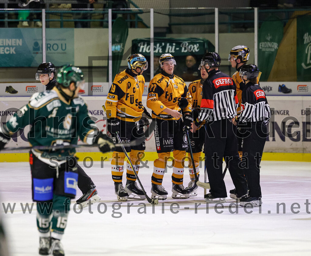 2025-11-02_136_TSV_Erding_gegen_EV_Fuessen | Erding, Deutschland, 02.11.2025:Eishockey, Oberliga Süd 2025 / 2026, 15. Spieltag, TSV Erding gegen EV Füssen, Endergebnis: 2:6Aaron Besle (EV Füssen, #77)Foto: Christian Riedel / fotografie-riedel.net