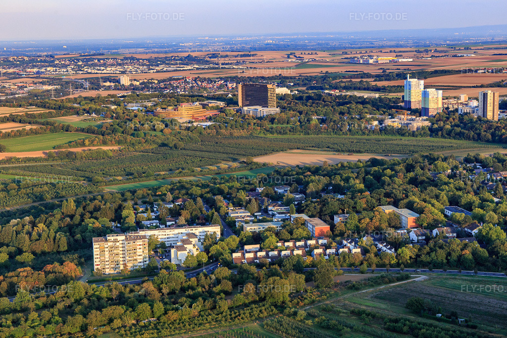 Luftbild: ZDF-Zentrale von Süden im Ortsteil Lerchenberg in Mainz im Bundesland Rheinland-Pfalz in Deutschland. Foto: IMG_094698.jpg vom 21.09.2016 durch Werner Riehm/FLY-FOTO.de