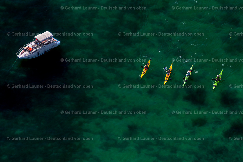 4031788 | IMMENSTAAD AM BODENSEE 12.06.2020 Sportboot - Schlauchboot in Fahrt auf der Wasser- Oberfläche auf dem Bodenseee in Immenstaad am Bodensee am Bodensee im Bundesland Baden-Württemberg, Deutschland. // Sport Boat - Dinghy in motion on the water surface on Bodenseee in Immenstaad am Bodensee at Bodensee in the state Baden-Wuerttemberg, Germany. Foto: Gerhard Launer