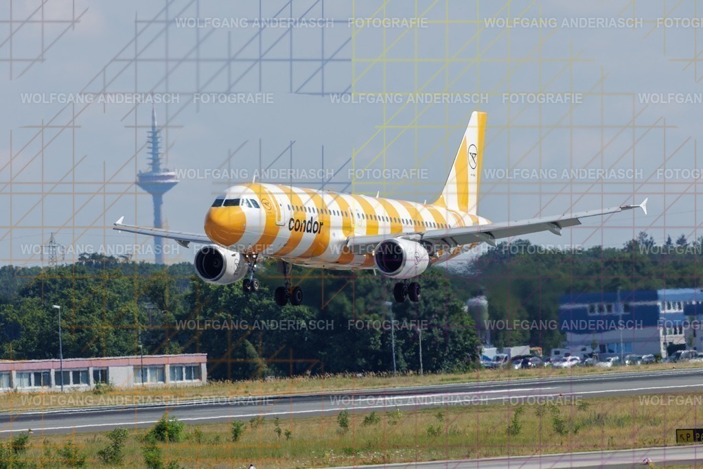 2025720-105525_FRA_25 R_R3C_0929 | Am Flughafen Frankfurt am Main treffen Dynamik und Präzision aufeinander: Startende und landende Flugzeuge verschiedenster Airlines, festgehalten in Farbe und Schwarz-Weiß. Von kraftvollen Silhouetten bis zur majestätischen Erscheinung der Königin der Lüfte – zeitlose Momente moderner Luftfahrt. - Realisiert mit Pictrs.com