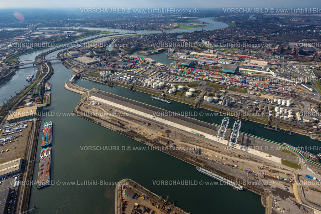 Duisburg240304364 | Luftbild, Duisport - Duisburger Hafen, Karl-Lehr-Brücke zwischen Kaßlerfeld und Ruhrort, Hafengebiet mit Ölinsel und Kohleninsel, Ruhrort, Duisburg, Ruhrgebiet, Nordrhein-Westfalen, Deutschland, Duisburg-N