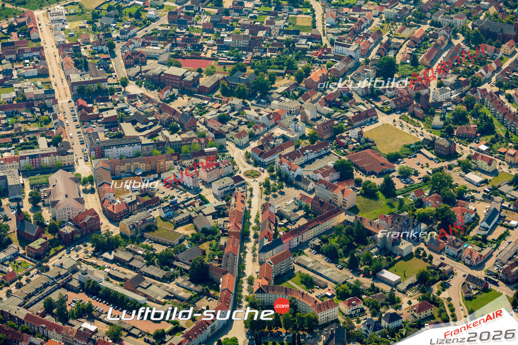 Luftbild der Stadt Wittenberge - Die Luftaufnahme wurde 2025 vom UL-Flugzeug heraus erstellt ( keine Drohne ) - Hochauflösende Luftaufnahme - für professionelle Ausdrucke geeignet. Die Geschenkidee !Hier alle&nbsp;Infos zur Lizenzierung der LuftaufnahmeWir fliegen auch dieses Jahr wieder in Ihre Region um Luftbilder zu erstellen.- Luftbild anfragen