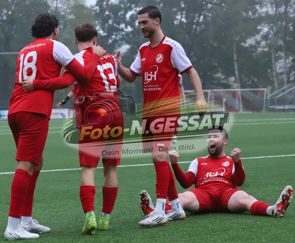 FC RW Kirchlengern - BV Bad Lippspringe | Auf dem Bild zu sehen: rot FC RW Kirchlengern v.l.: Julian Zähler, Alatan Dincdemir, Levin Güzelel, Dennis QuirinFC RW Kirchlengern, BV Bad Lippspringe, Saison 25/26, Landesliga, Kirchlengern, Deutschland - Realisiert mit Pictrs.com