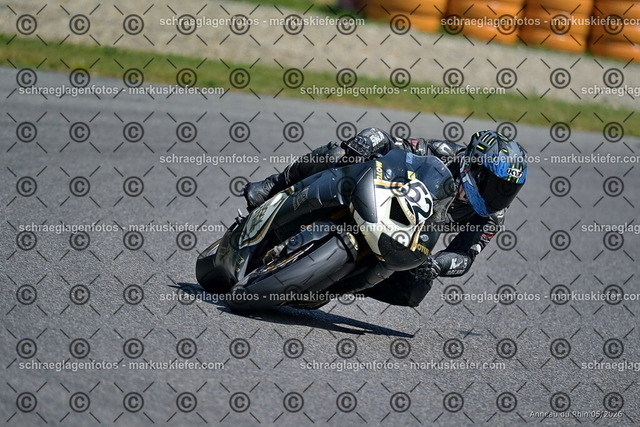 26BT02-1486 | markuskiefer.com - Realisiert mit Pictrs.com