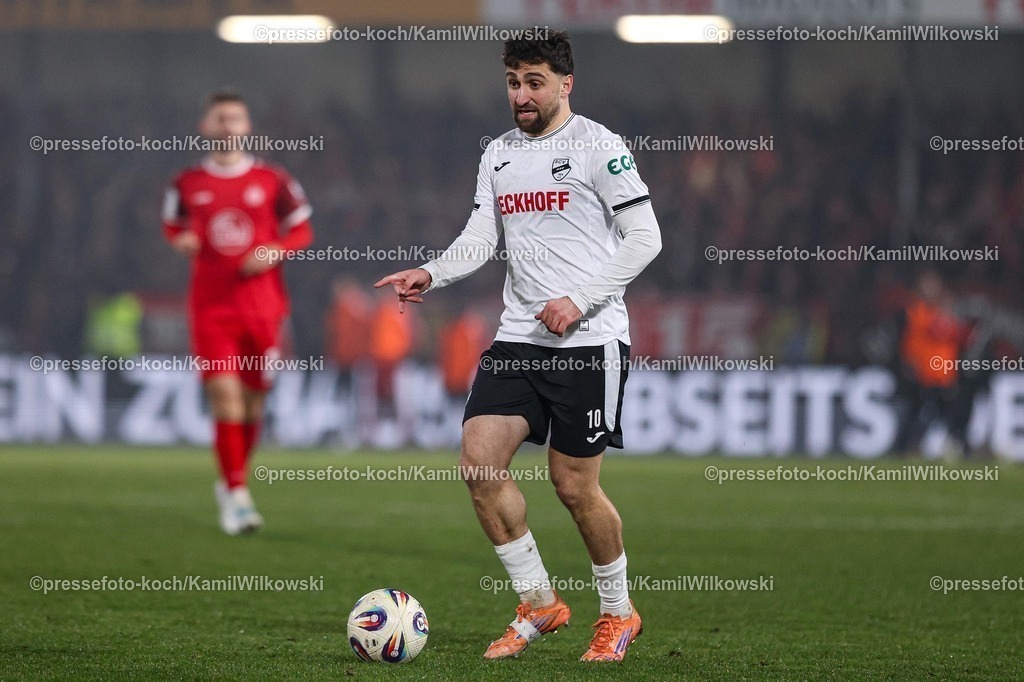 xKWIx13122501048 | 13.12.2025, xKWIx, Fußball, 3. Liga, SC Verl - Rot-Weiss Essen, SPORTCLUB Arena: Berkan Taz (SC Verl #10) Photo: xKamilxWilkowskixPressefotoKochx