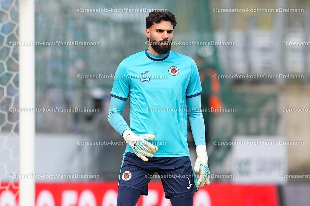 xYDRx18102501170 | 18.10.2025, xydrx, Fußball, 3.Liga, Rot-Weiss Essen - FC Viktoria Köln, Saison 2025 2026, Stadion an der Hafenstraße: Eduardo dos Santos Haesler (FC Viktoria Köln #1)   DFB regulations prohibit any use of photographs as image sequences and or quasi-video.