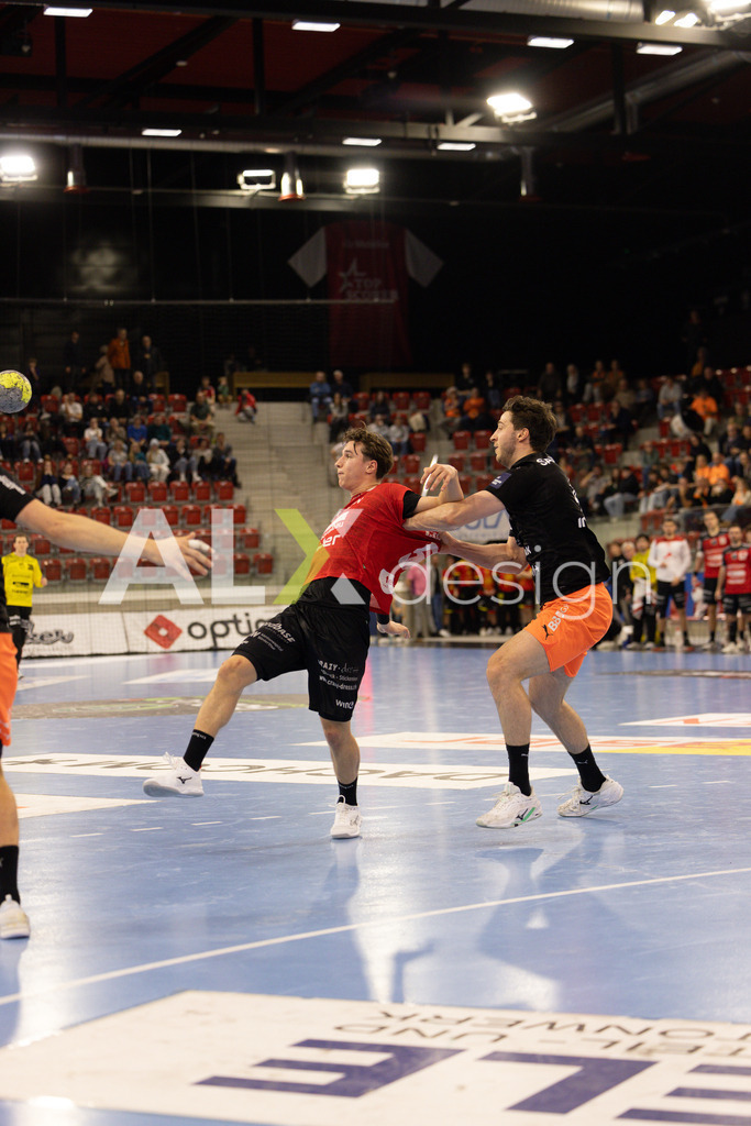 Handballen I Herren I Saison 2025-2026 I Quickline Handball League 2026 | Men I 18. Spieltag I Pfade Winterthur - Kadetten Schaffhausen I 20.12.2025 | 5 Tiago Cuencas (Pfadi Winterthur) – Rückraum mitte - Realisiert mit Pictrs.com