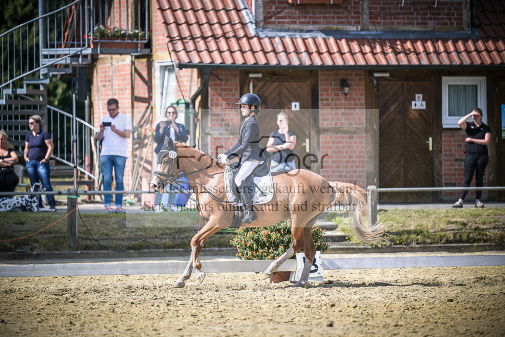 DOS_8383 | Entdecke hochwertige Reitturnierfotos von Foto Oger. Professionell, emotional und authentisch – jetzt Lieblingsmomente im Shop bestellen.Deutschlandweite Turnierfotografie. - Realisiert mit Pictrs.com
