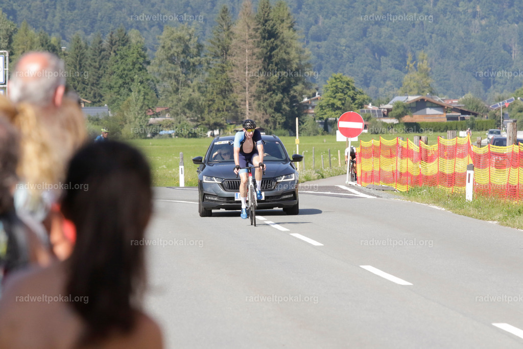 1212_20230817_Bewerb_Maenner_Muehlanger | AUT - OESTERREICH, 2023-08-16: SPORT RENNRAD-FAHREN - 55. INTERNATIONALER RADWELTPOKAL IN ST. JOHANN IN TIROL  - Vintage-Radrennen mit WM-Bronze-Medaillen-Siegerin Christina Schweinberger, den Teilnehmer und Alexander Baumann (vom Orginastions-Team) - TAG 2 BEWERB MAENNER IN SECHS GRUPPEN  ; Foto: Roland Muehlanger