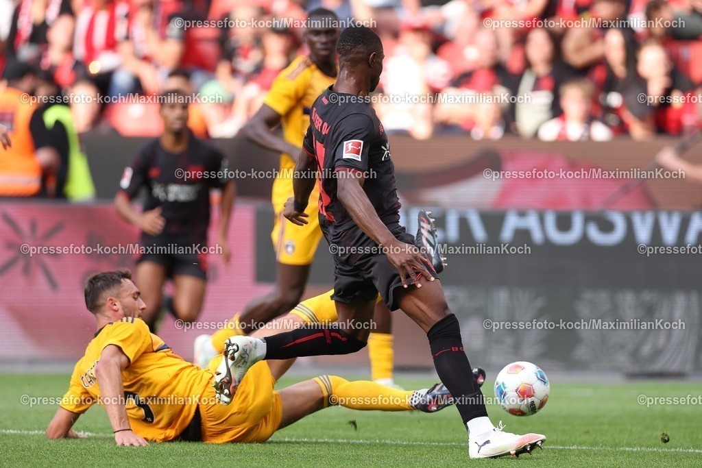 B0405082501104 | 05.08.2025, Fußball, Bayer 04 Leverkusen - Pisa Sporting Club, Testspiel, Saisoneröffnung in der BayArena, Saison 2025 2026: Simone Canestrelli (Pisa SC #05) im Zweikampf gegen  Christian Kofane (Bayer04 #35) DFB regulations prohibit any use of photographs as image sequences and or quasi-video.