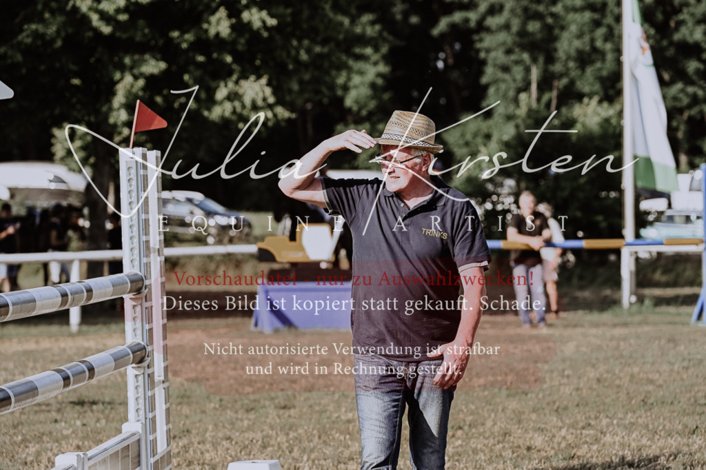 DSC_2937 | Pferde- und Turnierfotografie in Westsachsen. Pferdeportraits, Auftragszeichnungen und intuitive Kunst.