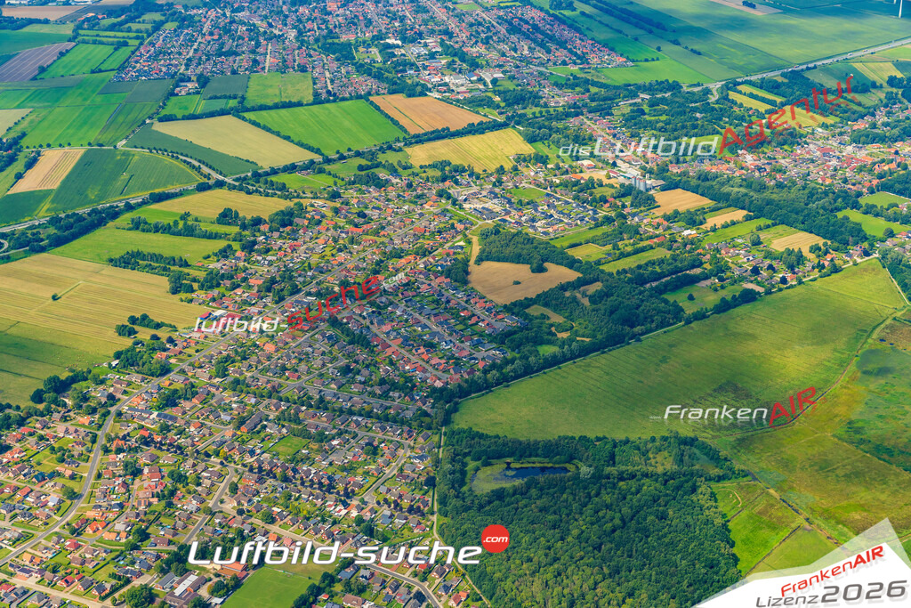 Schrägluftbild  Tichelwarf  Weener - Das Luftbild wurde 2025 vom UL-Flugzeug heraus erstellt (ohne Drohne- keine Drohnenaufnahme ) - Hochauflösende Luftaufnahme -Nicht vergleichbar mit Google Maps oder Satelittenbilder- Die Geschenkidee !Mit Lizenz und Bildrechte bestellbar
