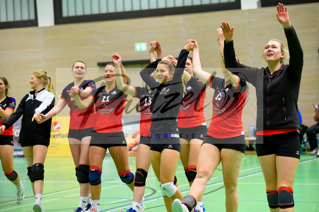 VCOBWA20211106_043 | Volleyball, Frauen:   bei dem Spiel der 3. Liga West zwischen VC Osnabrueck und SV BW Aasee in der Schlosswallhalle am 06.11.2021 in Osnabrueck, Deutschland. - Realisiert mit Pictrs.com