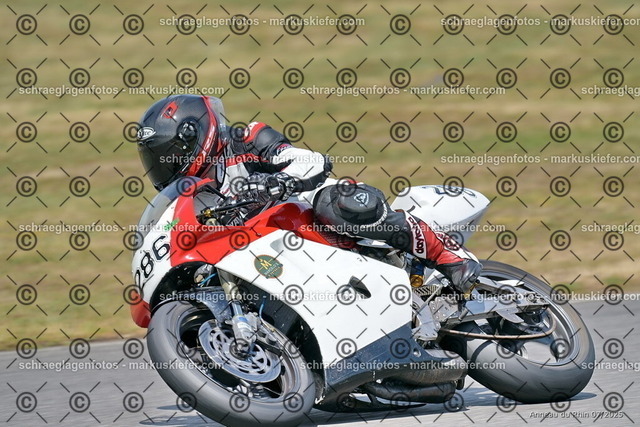 25bt04-1319 | markuskiefer.com - Realisiert mit Pictrs.com