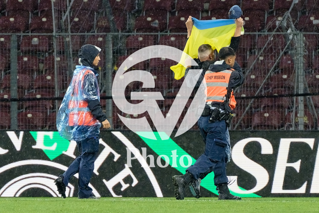 UEFA Conference League Play-offs 2nd leg - Servette FC v FC Shakhtar Donetsk | An Ukranian fans invades the pitch and manifests during the UEFA Conference League Play-offs 2nd leg match between Servette FC and FC Shakhtar Donetsk at Stade de Geneve in Geneva, Switzerland