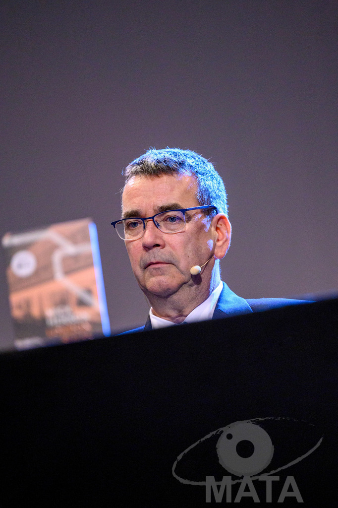 _DWA5332 | Mick Herron bei der lit.Cologne 2023 Veranstaltung 'Mick Herron erklärt die London Rules' im Ostermann-Saal. Köln, 08.03.2023 - Realisiert mit Pictrs.com