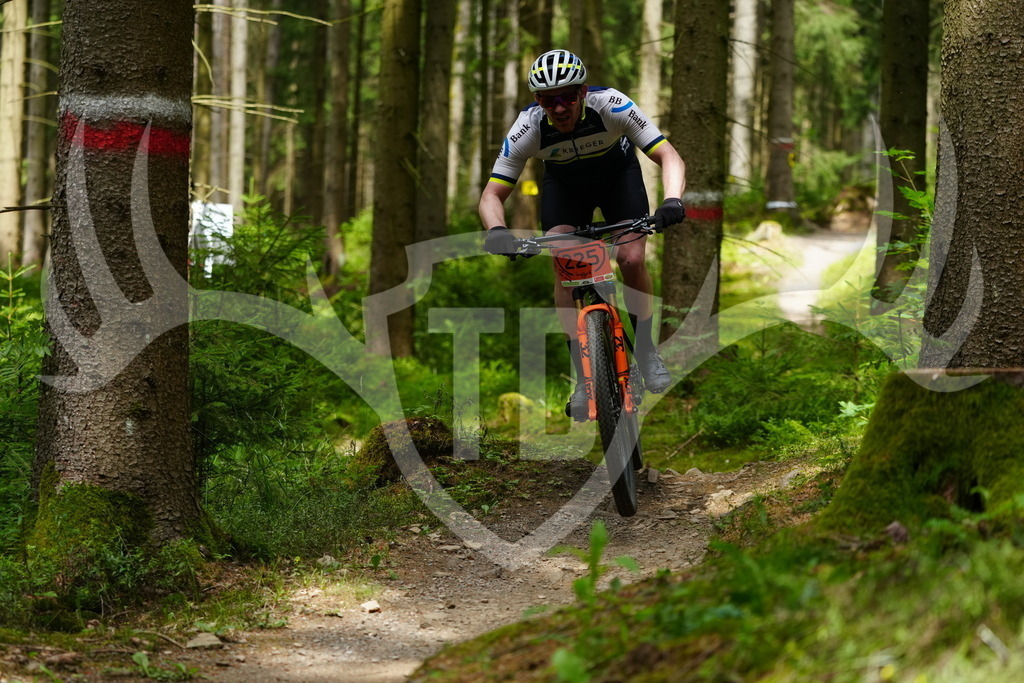 FC100322 | Fotogalerie der Treibjagd im Dunkelwald - Dein MTB Etappenrennen im Erzgebirge - Realisiert mit Pictrs.com