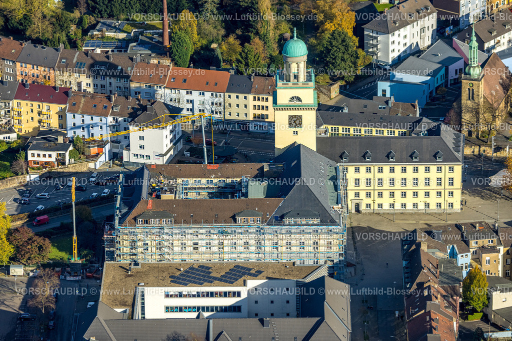 Witten231101233 | Luftbild, Rathaus Witten und Baustelle Baugerüst mit Renovierung Nordflügel, Witten, Ruhrgebiet, Nordrhein-Westfalen, Deutschland
