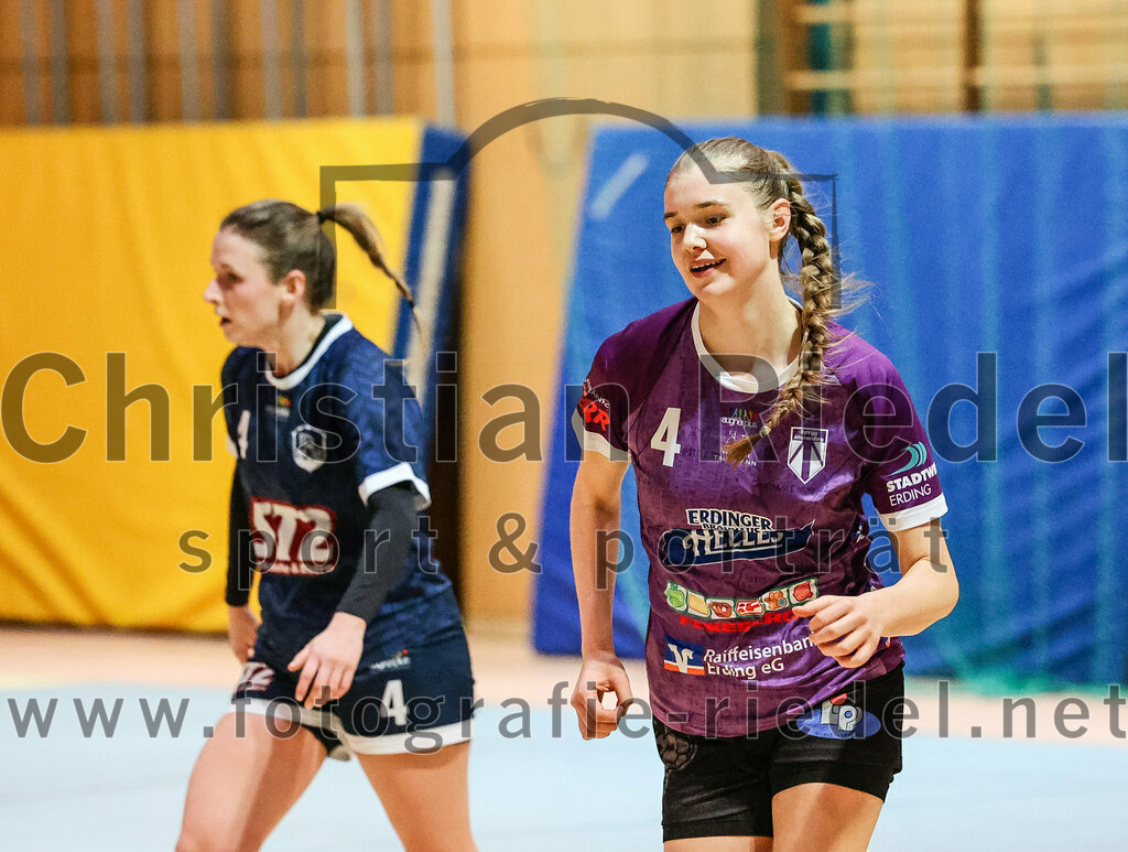 2024-02-03_041_SpVgg_Altenerding_gegen_SpVgg_Erdweg | Erding, Deutschland, 03.02.2024:
Handball, Bezirksoberliga Frauen Altbayern 2023 / 2024, 13. Spieltag, SpVgg Altenerding gegen SpVgg Erdweg, Endergebnis: 25:21

Anna-Katharina Luca (SpVgg Erdweg, #4), Greta Felbinger (SpVgg Altenerding, #4)

Foto: Christian Riedel / fotografie-riedel.net