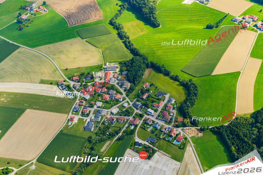 Klassische Luftaufnahme ohne Drohne zeigt:St Kollmann bei Schildorn - Die Luftbildaufnahme wurde 2025 vom UL-Flugzeug heraus erstellt ( keine Drohne ) - Hochauflösende Luftaufnahme -Nicht vergleichbar mit Google Maps oder Satelittenbilder- Die Geschenkidee !Mit Lizenz und Bildrechte bestellbar