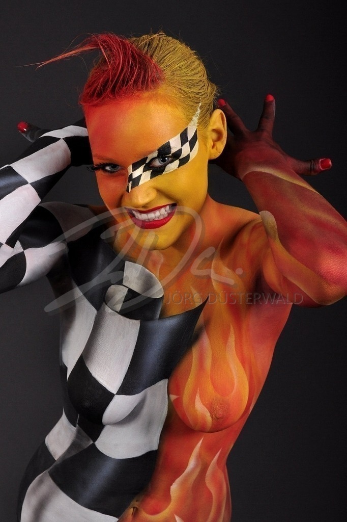 Bodypainting-RACE_9723a2b | #002 | Modell: Stephi | Foto: Carsten Korwes - Realisiert mit Pictrs.com