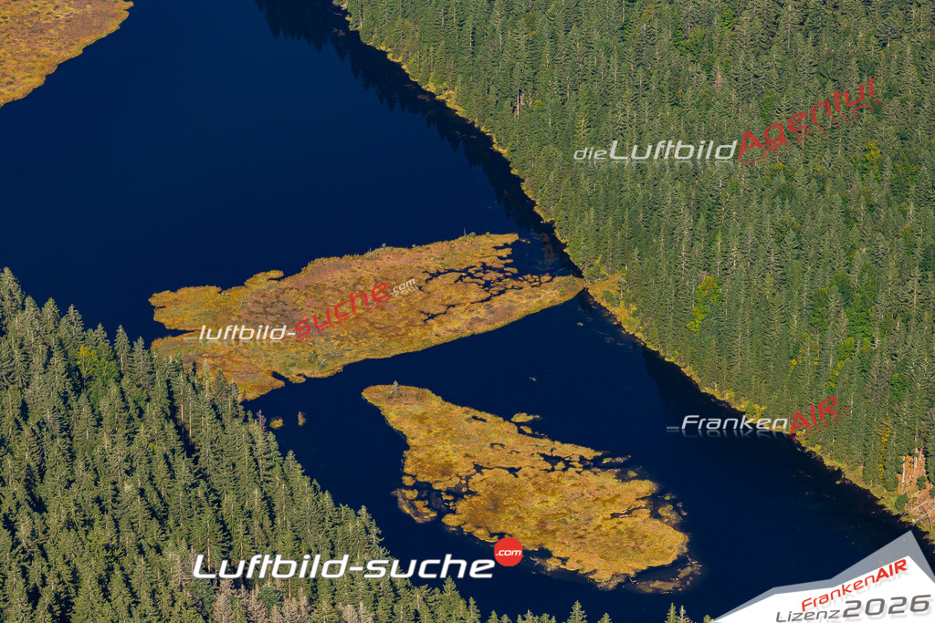 Die Luftaufnahme Kleiner Arbersee - Lohberg wurde 2021 mittels Flugzeug (keine Drohne) erstellt. Hohe Auflösung -für große Poster und Wandbilder geeignet!