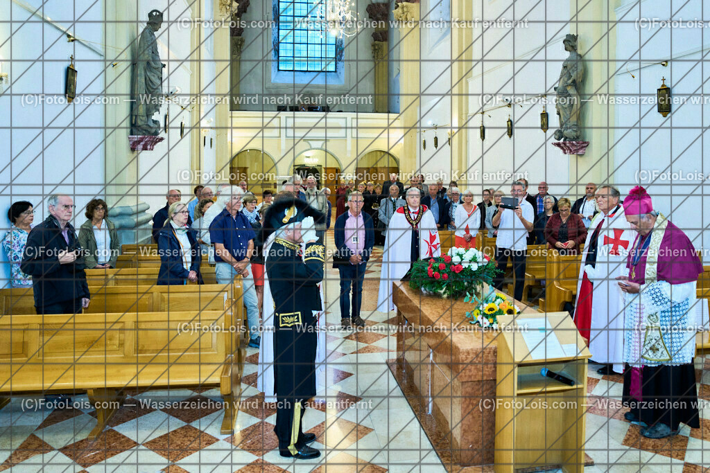ALP3732_Jeanne de Ferrette_Kranzniederlegung_Johanna von Pfirt_Templer Orden | (C)FotoLois.com, Alois Spandl, 700stes Hochzeitsjubiläum - Albrecht II. mit Johanna von Pfirt in Thann (FR) im März 2024. Empfang des Organistionskommitees aus der Region Ferrette (Pfirt)/Thann aus dem Elsass mit Empfang durch die Stadtgemeinde und Bezirkshauptmannschaft Scheibbs im Schloss Scheibbs und anschließender Kranzniederlegung in der Kartausenkirche über der Krypta des Gründerehepaares durch Mitglieder des Templer Ordens im Beisein von Mitgliedern der Goldhaubengruppen, Fr 22. September 2023.